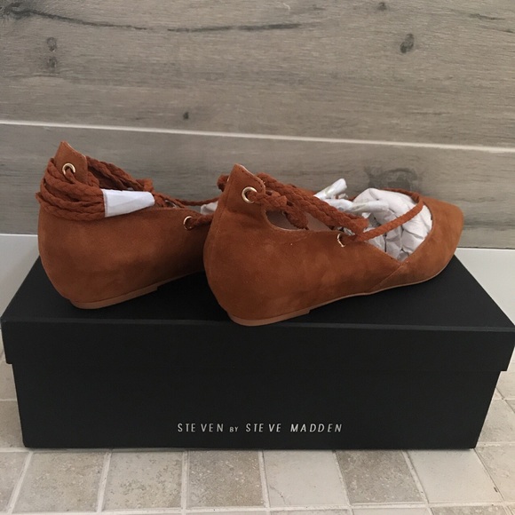 Steve Madden Gemma Suede Lace-Up Flats - Picture 3 of 3